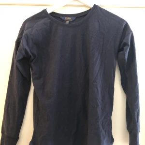 Ralph Lauren tröja - Långärmad t-shirt som bara är provad. Glittrig i tyget, superfin i storlek 170 (xs)