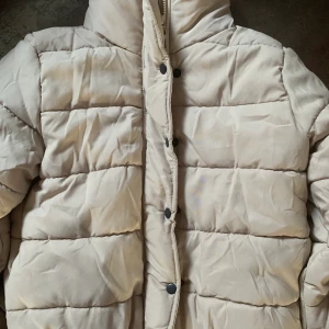 Vinter jacka ny - Helt ny stl 12 skulle säga en medium 