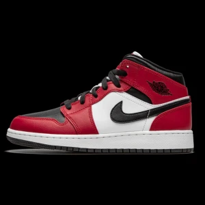 Jordans 1 mid  - Jag säljer nu mina jordans som är använda endast 2ggr. Så de är j väldigt bra skick! De är i storlek 35 och såklart äkta(kvitto finns)! Högsta budet är 1175 och budgivningen avslutas på söndag 20/9 klockan 22.00. 