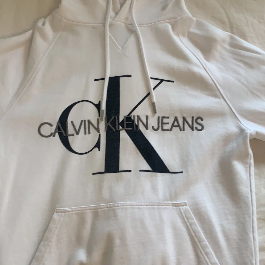 Calvin Klein vit hoodie  - 90