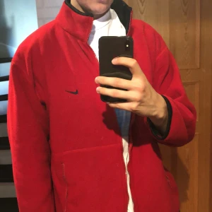 Nike fleece - Snygg nike fleece i bra skick! Köparen står för frakt