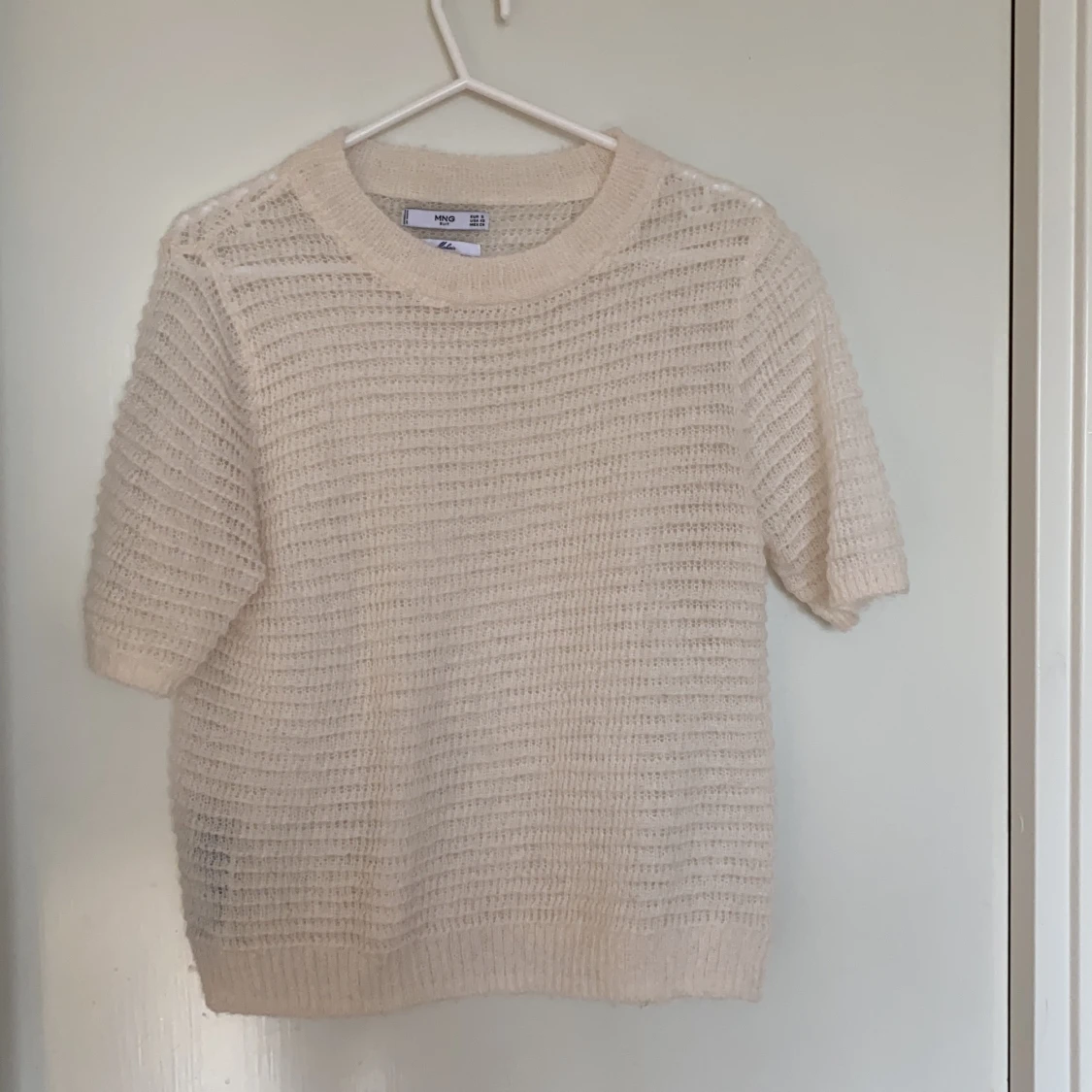 Mango stickad tröja (kortärmad) storlek: small men funkar även för medium  - 90