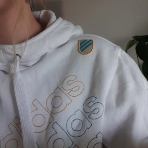 Adidashoodie - Snygg adidashoodie, knappt använd! Köparen står för frakt 💌