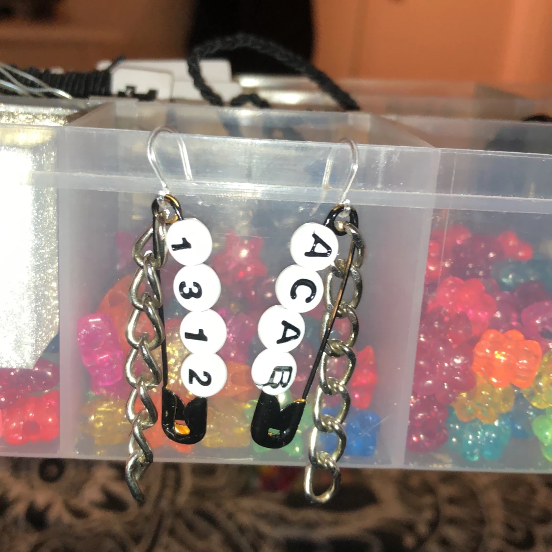 acab örhängen med kedja<3