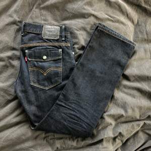 Jeans från Levis, modell 514”. Stl 31/32. Väldigt bra skick! 