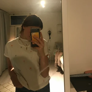 Väst - Blommig väst, i bra skick, storlek: xs-s, kan frakta🤎