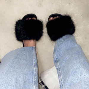 FAUX FUR TOFFLOR - Kommer ej komma till användning 🌸