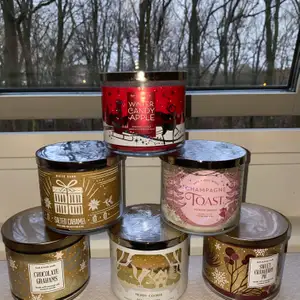 SUPER FAMOUS AND WELL KNOWN CANDLES FROM BED BATH AND BODYWORKS! Can only be found in the USA. They smell amazing and last SUPER LONG! Known for being a popular purchase amongst very many social media influencers! Can discuss price and bundles ❤️❤️❤️❤️
