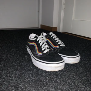 Vans OLD SKOOL pride - Använda få gånger. Original pris 779kr. 
