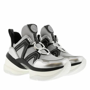 Michael Kors Olympia trainer - Säljer ett par Michael kors sneakers som jag införskaffade mig i somras. Skorna har jag inte fått användning utav och därför har jag valt att sälja dessa sneakers. Priset i butik var 2500 kr, men eftersom att skorna inte kommer till användning och har ENDAST blivit använda vid 3-4 tillfällen så säljer jag skorna för 1200 kr. Väldigt bekväma skor som även är väldigt snygga 🥰😍