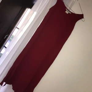 - Långklänning med en liten slits 💃 frakt 35 kr eller hämtas i Gbg 