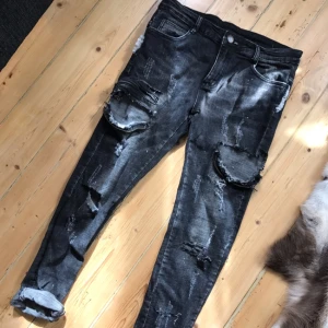  - Jeans herrmodell. Kan hämtas i Gbg eller fraktas (köpare betalar frakt). Storlek 30, length 32