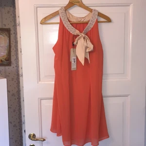  - Orginal pris: 1349 kr. Oanvänd med lapp kvar. Skitsnygg festblåsa! 