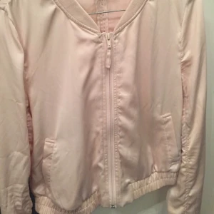  - Rosa tunn jacka