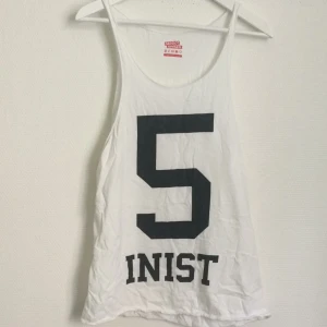  - 5-inist overzied linne från Faggot apparel. Använd fåtal gånger. 