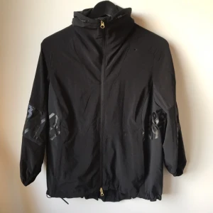  - Vindjacka från HM, köpt 2016 aldrig använd! 