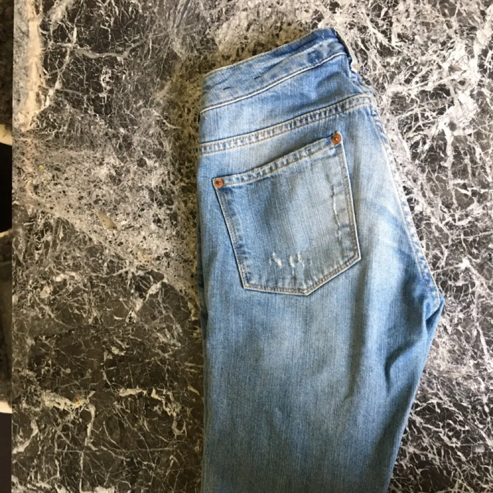 Snygga slitna jeans! . Jeans & Byxor.