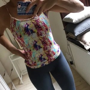  - Säljes då det tyvärr är för litet. Skitsnyggt!! Nypris: 399. Fraktpris: 28 kr eller hämtas i Gbg