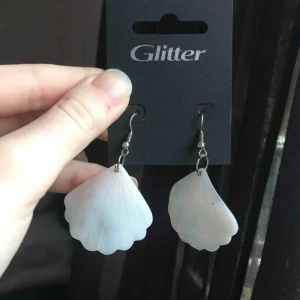  - Säljer helt nya, oanvända örhängen!😊