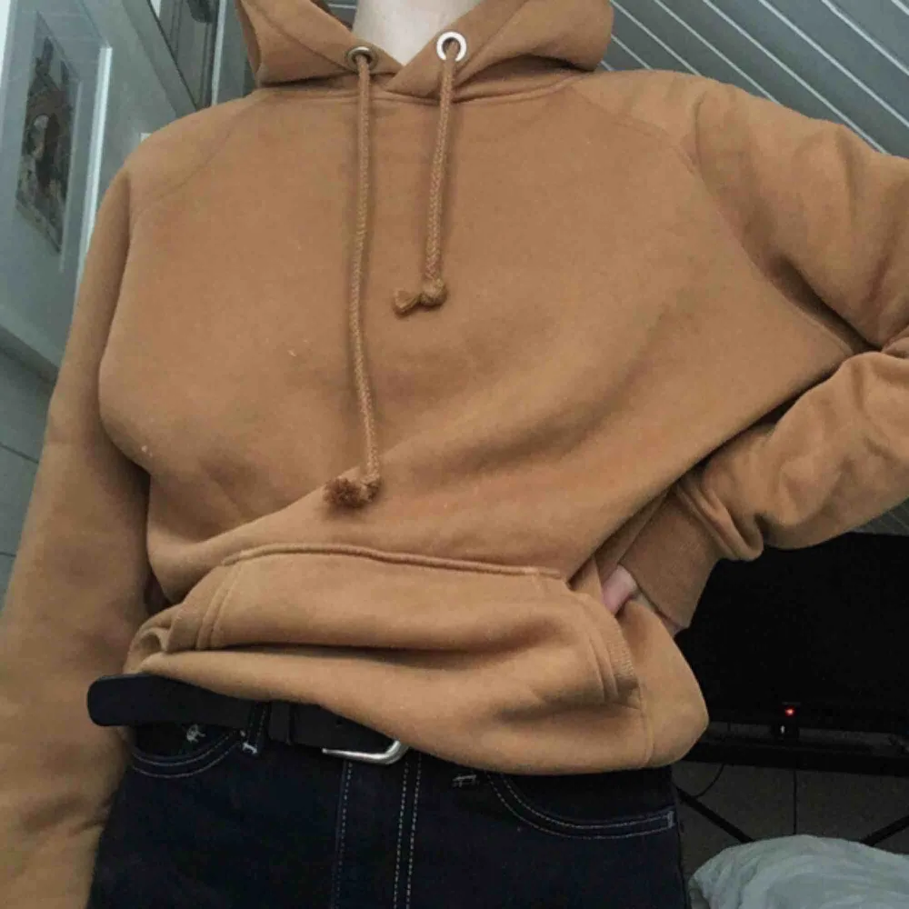 Sällan använd brun hoodie från bikbok, XS men sitter lite som en oversized hoodie, frakt 50kr. Hoodies.