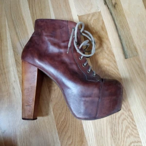  - Jeffrey Campbell skor. Köpt på secondhand. Bra skick. 