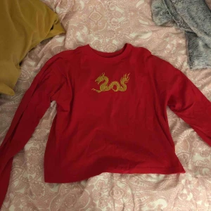  - Röd tröja ifrån carlings (oanvänd)