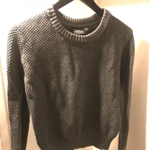  - Tröja från dr denim, grå stickad. Strl S