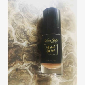  - Rebecca Stella foundation i färgen ”beige” Privat två gånger men jag var lite för ljus för denna färgen. 