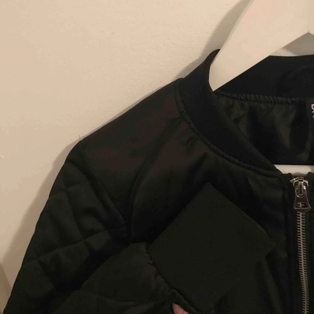 Black jacket 🌻 ( oanvänd )  . Jackor.