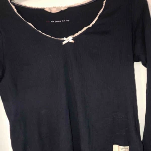  - Odd Molly tröja i marinblått. Används inte längre av mig tyvärr. Väldigt skön och snygg tröja i storlek S. 