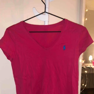 - Ralph lauren tröja använd några gånger men är som ny och är i storlek s men passar även xs