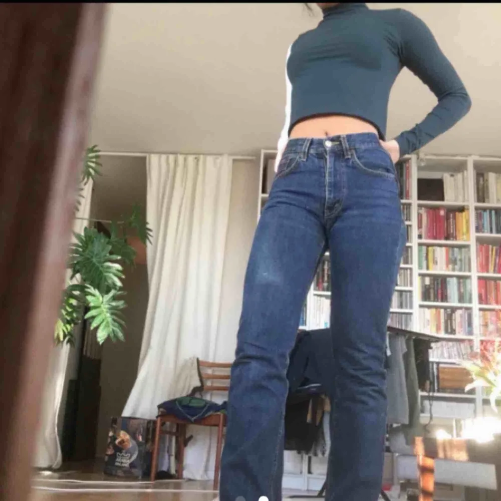 Snygga vintage mom jeans med en liten bootcut! Frakten ingår i priset:). Jeans & Byxor.