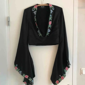  - Så fin topp från Nasty Gal med fantastiska armar!! Nyskick:) 