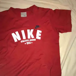 Röd Nike tröja