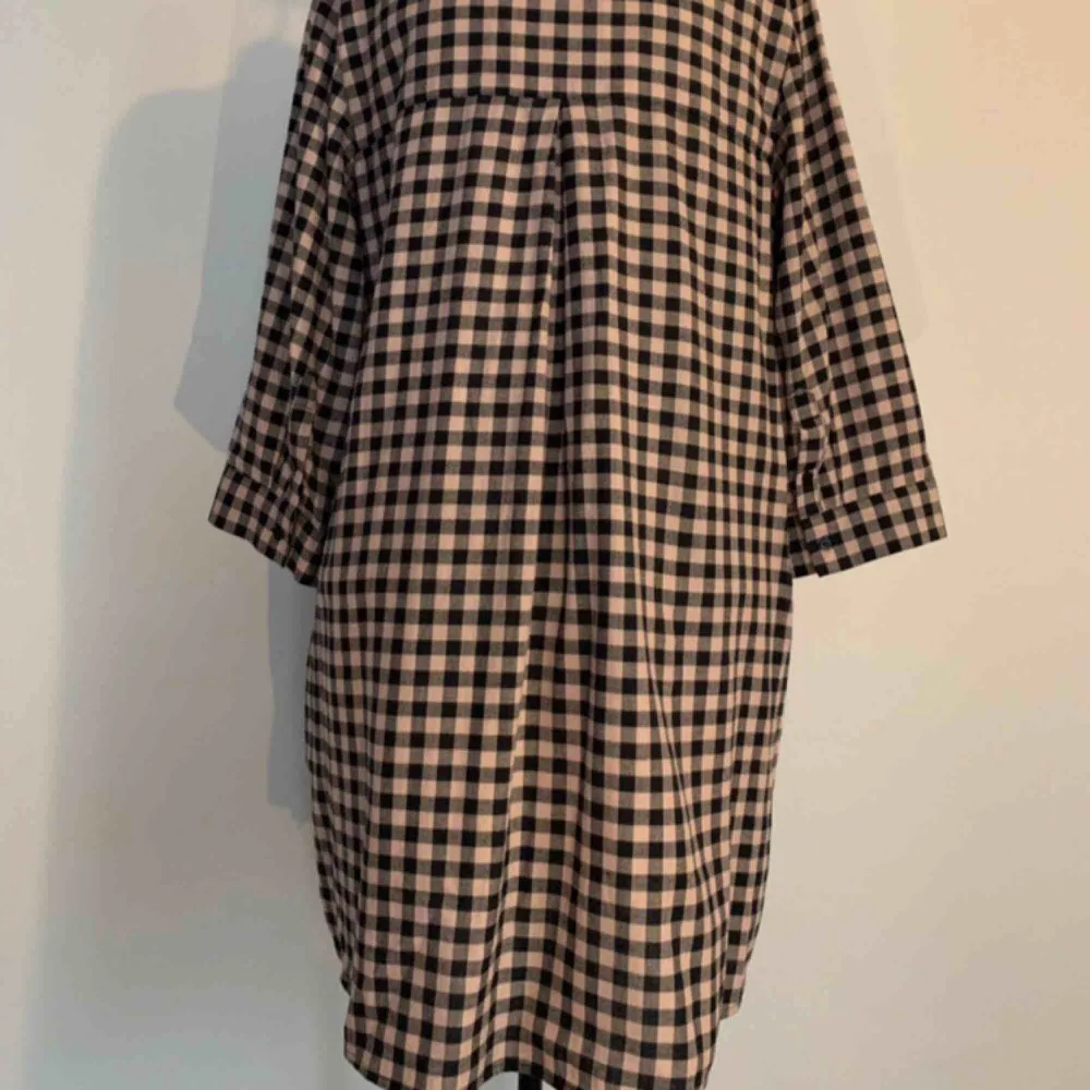 Long checked shirt dress. Size M. New, with tags. Klänningar.