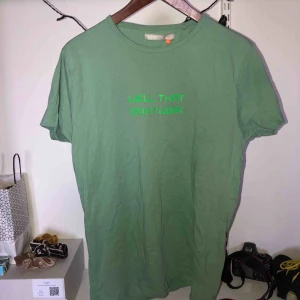  - Supersnygg tröja från carlings som är använd ett fåtal gånger! Säljer för 100kr och frakten ligger på 30kr. Storlek M.