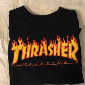  - Thrasher longsleeve i bra skick. Säljer pga kommer inte till användning längre. Nypris 529