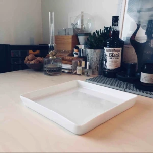  - Ett stilrent uppläggningsfat i vitt porslin från Galzone 🍽✨