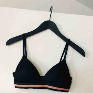  - Superfin bralette från HM i stl 70B🖤 Buda gärna!