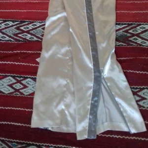  - Byxor som jag har köpt här på plick, har bara provat dom men säljer för att dom är för stora:/ Supersköna dock och bra skick! Frakten ingår i priset :) 