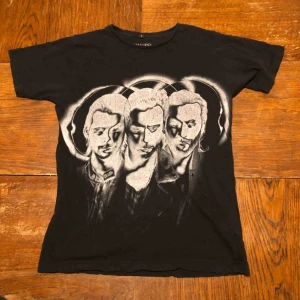  - Swedish House Mafia - Stockholm House Mafia - Kan hämtas i Uppsala eller skickas mot fraktkostnad 