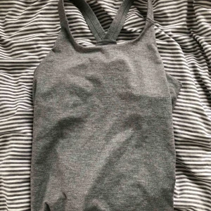  - Perfekt tröja för dig som löper, bekväm! Den är i jätte fint skick