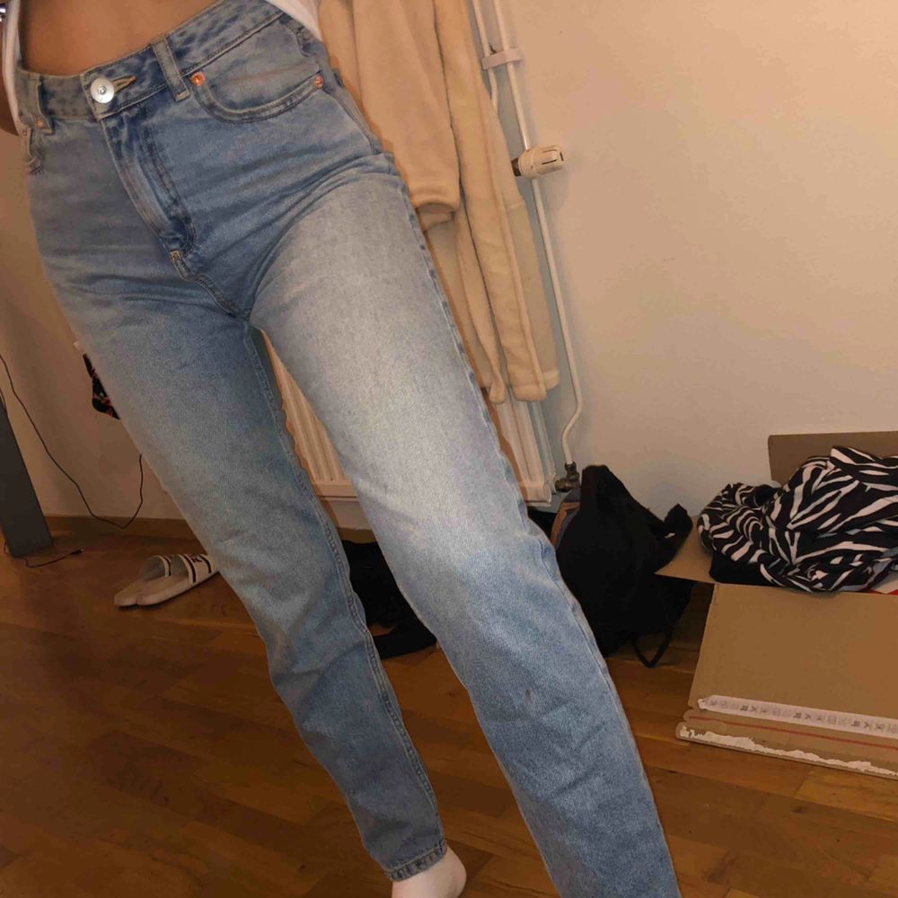 Mom jeans i storleken XS men tycker de är mer som en S.. Jeans & Byxor.