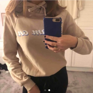 - Supermysig hoodie från Gina Tricot. Lånade bilder från Greta Kristoffersson, men jag har alltså en likadan.