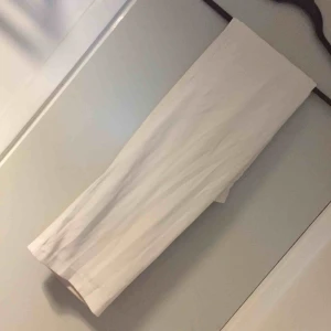  - Behöver strykas  Tvättade en gång  För stora för mig  Midjebyxa väldigt lång för mig som är 160  📮Frakt tilkommer 