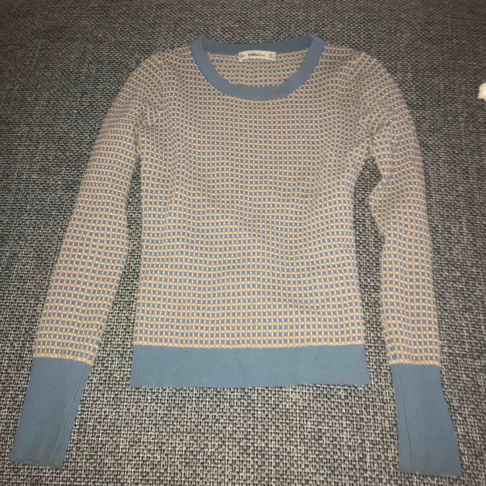 Jättefin tröja från Zara som inte finns att köpa längre!!  . Tröjor & Koftor.