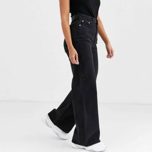  - Nästan helt nya weekday jeans i modellen ace, använda 2 ggr och tvättade en gång. Säljer pga för stor storlek💙💙