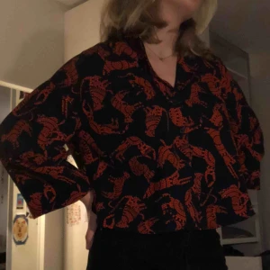  - Fin skjorta/blus från monki. Köpt för 250kr för inte så länge sedan. Säljer pga att jag inte använder så mycket.