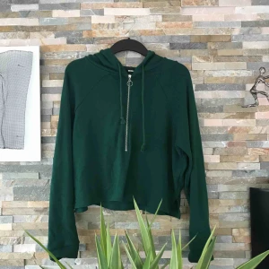  - Skön tunn hoodie från bikbok. Betalning sker via swish, frakt står köpare för💕