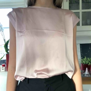  - T-shirt från Mango. Köparen står för frakt🥰